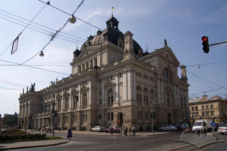 Apt In The Center Of The Town Near The Opera House Apartment Lviv Luaran gambar